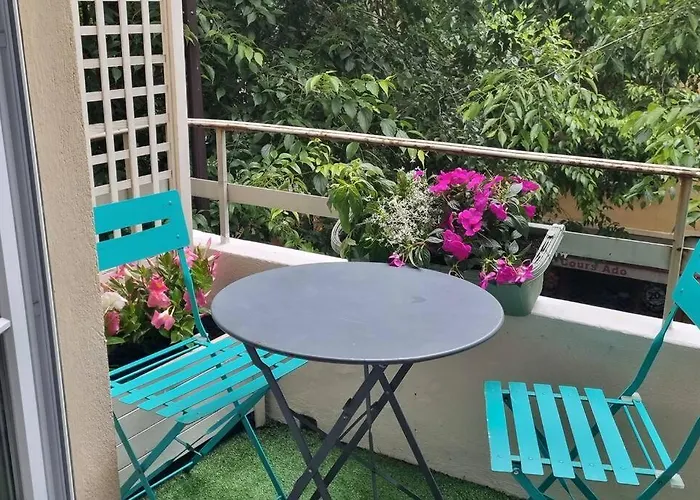 2 Pièces Au Centre D'antibes. *